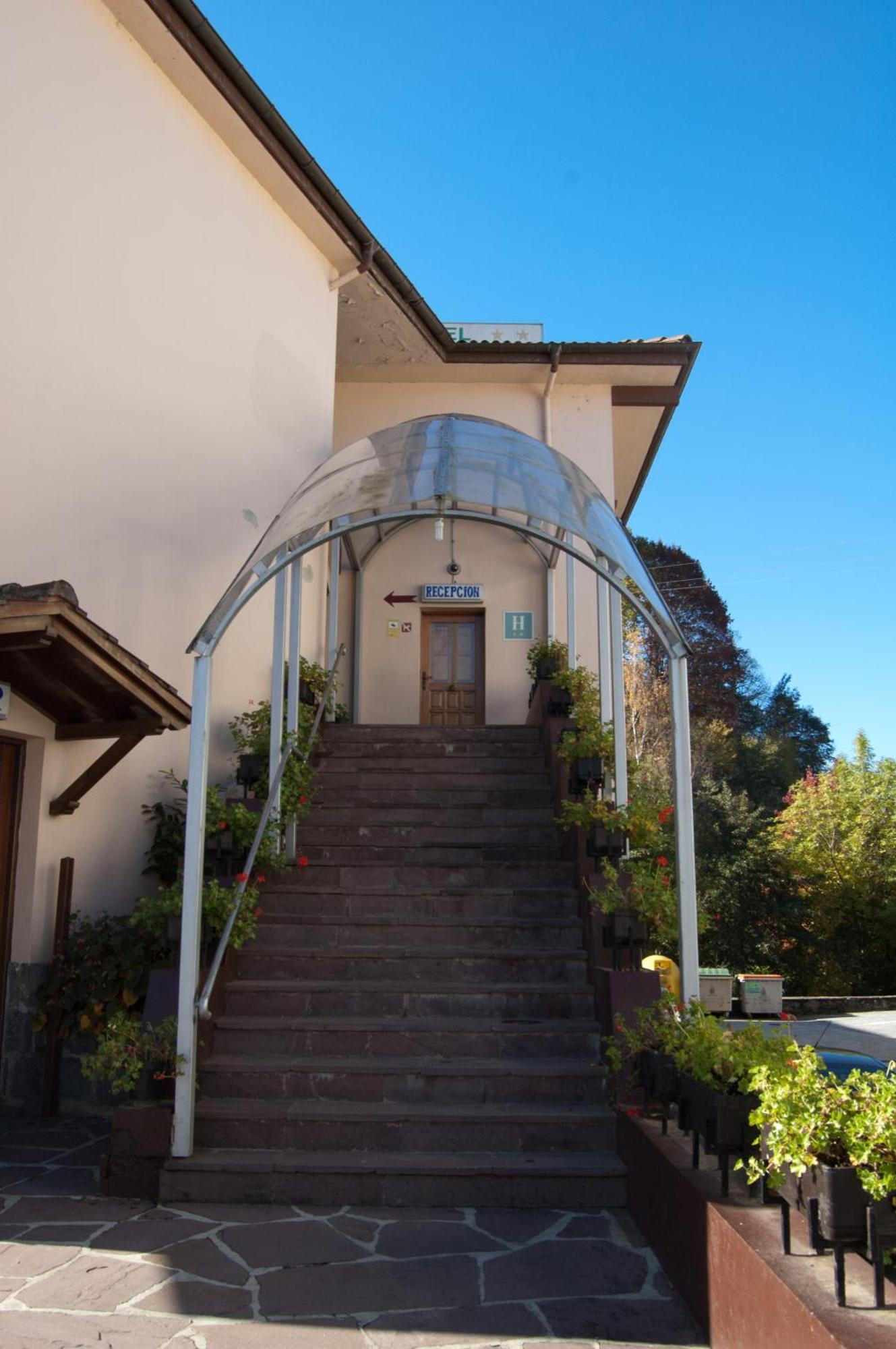 Hotel Urgain Oronoz-Mugaire Екстериор снимка