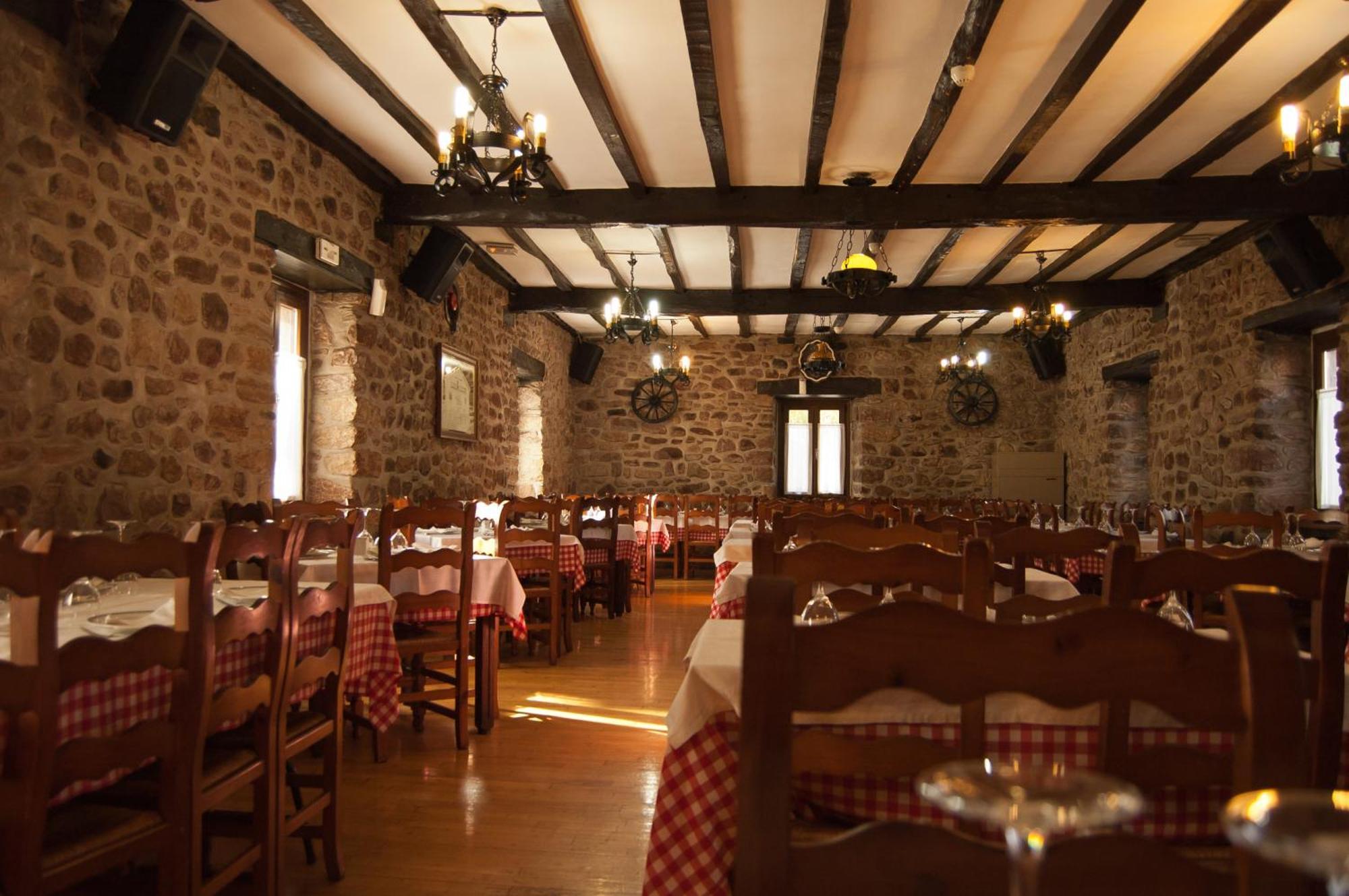 Hotel Urgain Oronoz-Mugaire Екстериор снимка