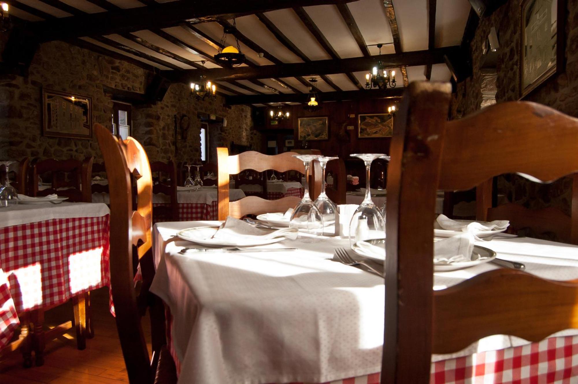 Hotel Urgain Oronoz-Mugaire Екстериор снимка