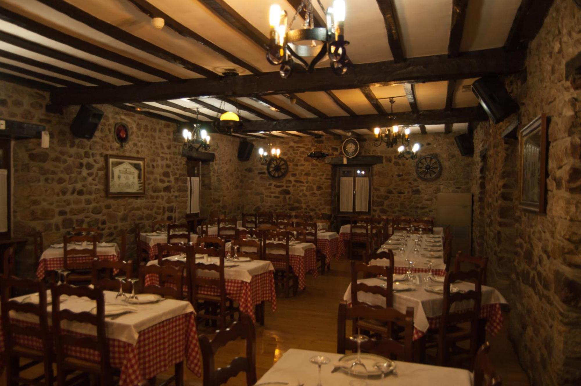Hotel Urgain Oronoz-Mugaire Екстериор снимка