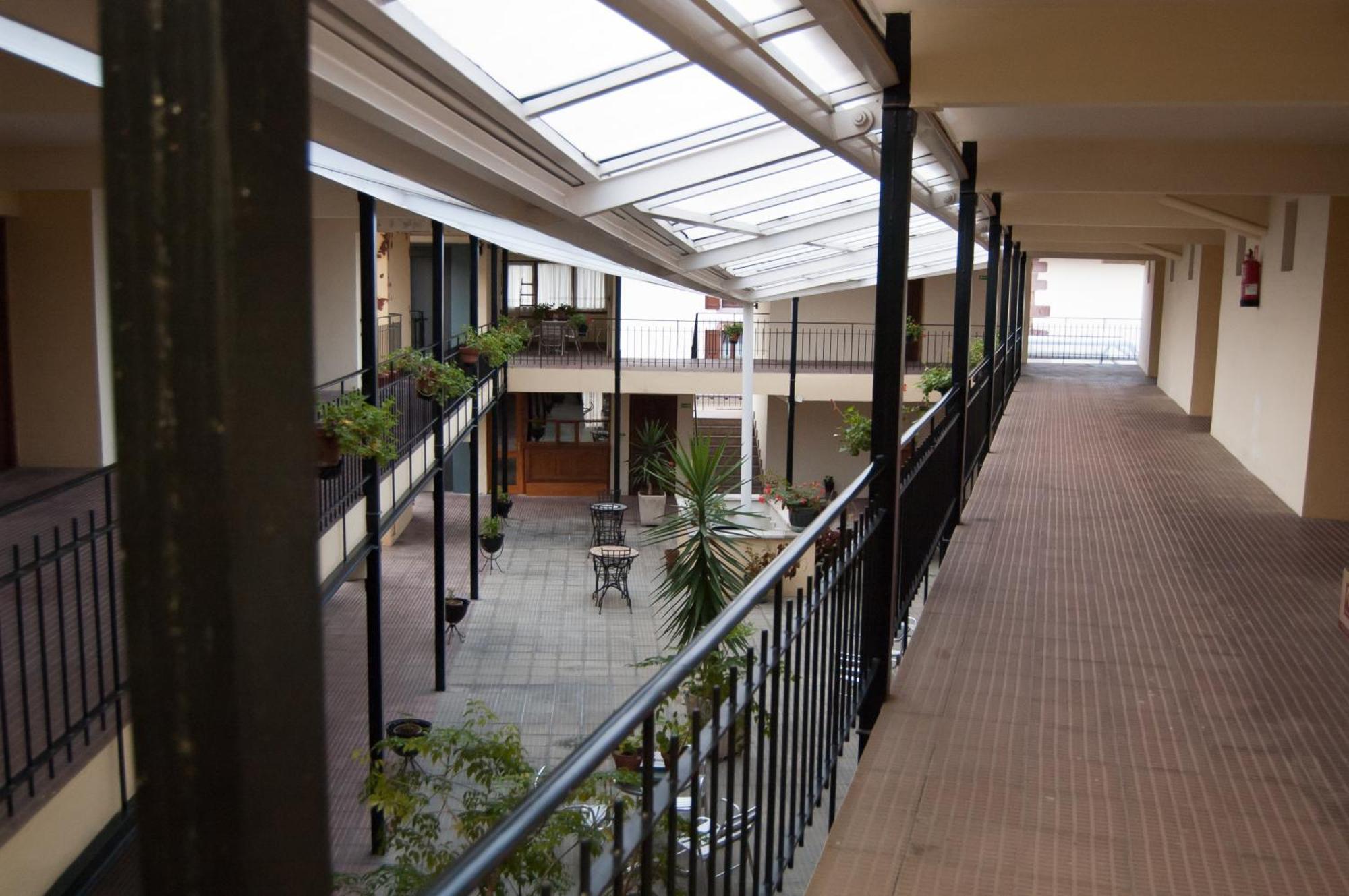 Hotel Urgain Oronoz-Mugaire Екстериор снимка