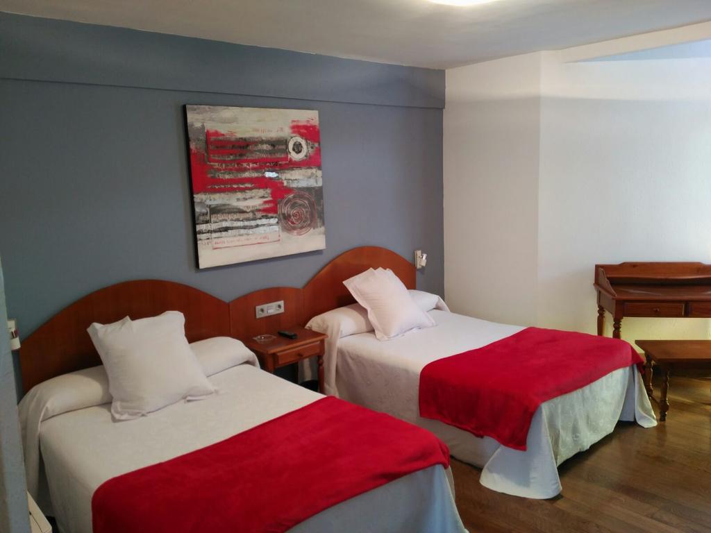 Hotel Urgain Oronoz-Mugaire Екстериор снимка